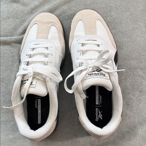 Reebok Men's White and Beige Sneakers